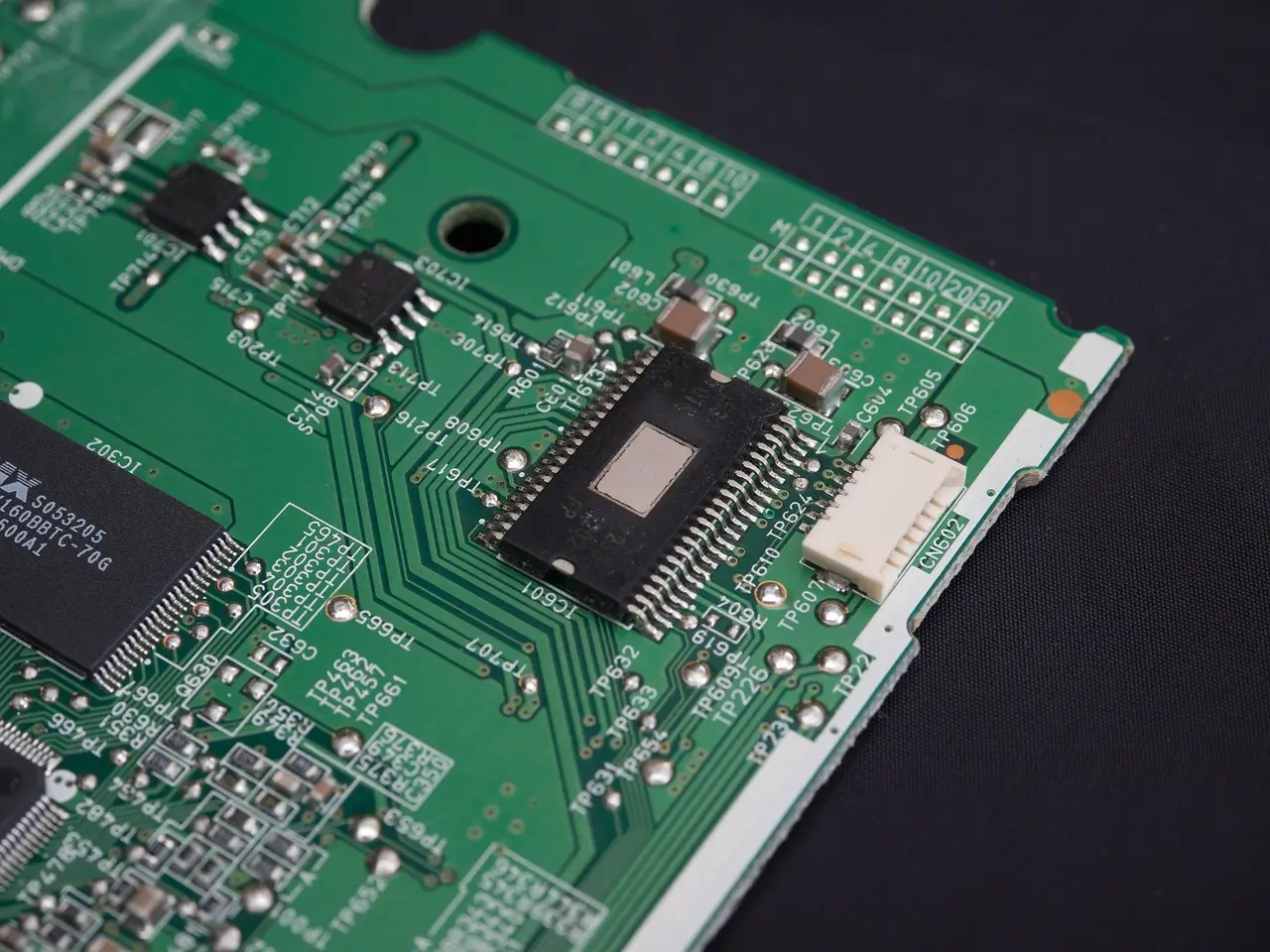 Custom HBM Era Begins as Semiconductor Alliances Accelerate - 조선일보